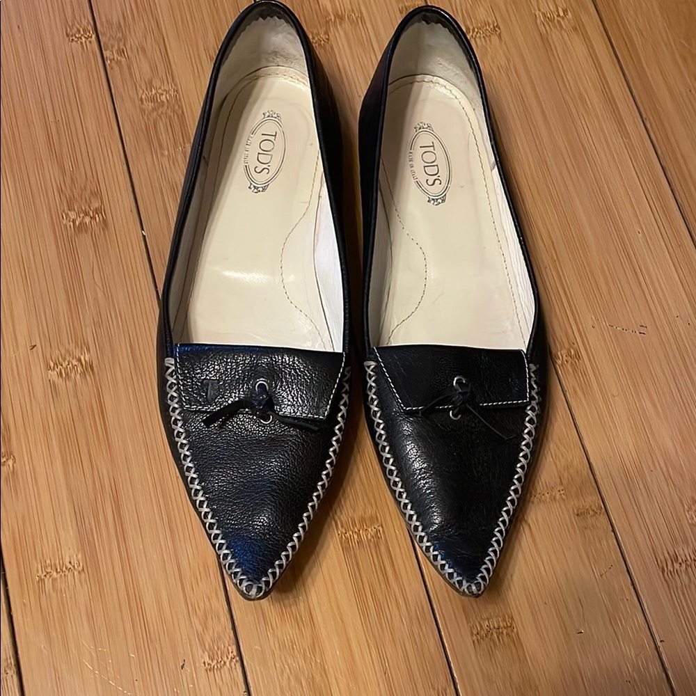 Tod’s pointy leather loafers.  Hand stitched Black Women's Loafers 39.5